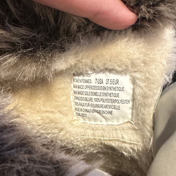 Lugz's Size 7 Women's Faux Fur-Lined Lace-Up Boots - Picture 8 of 8